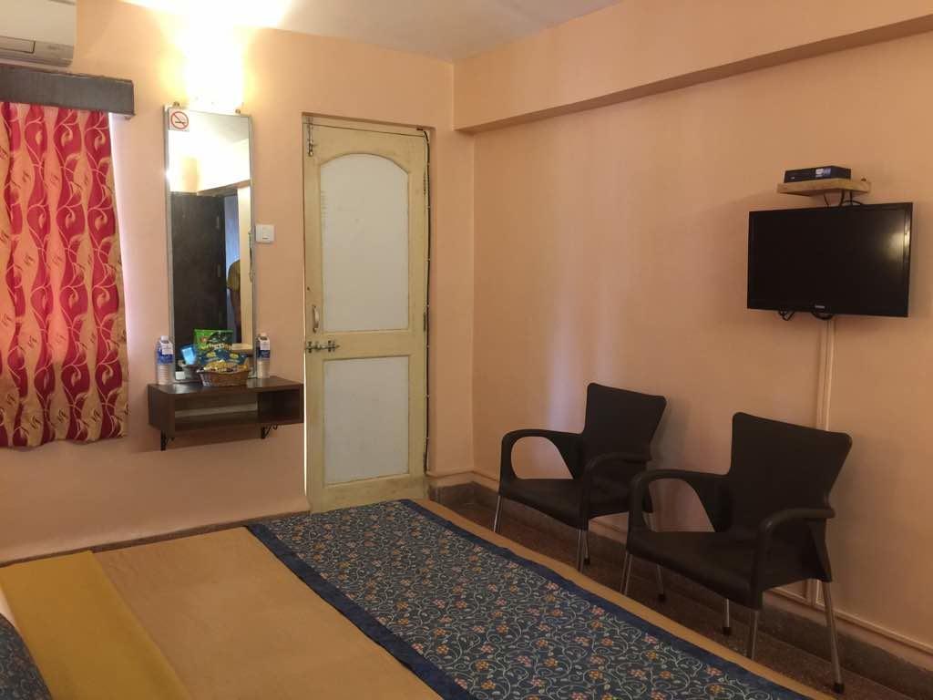 Hotel Gopika International باناجي المظهر الخارجي الصورة